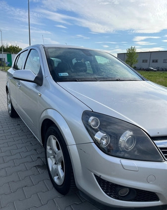 Opel Astra cena 17500 przebieg: 301000, rok produkcji 2008 z Wrocław małe 37